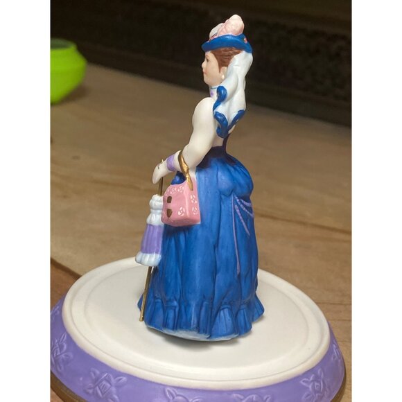 Avon Mrs PFE Albee Miniature Figure and Plastic Display Dome - Picture 5 of 11